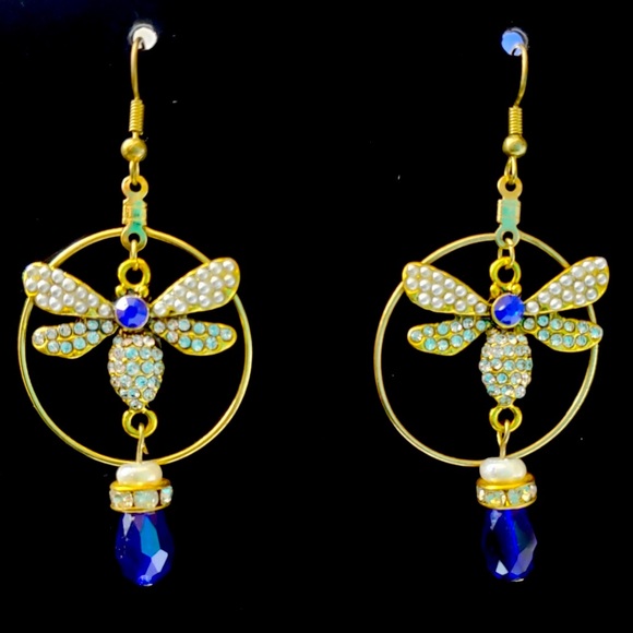 Beautiful Queen Buzzing Bling Handcrafted Earrings - Picture 1 of 1